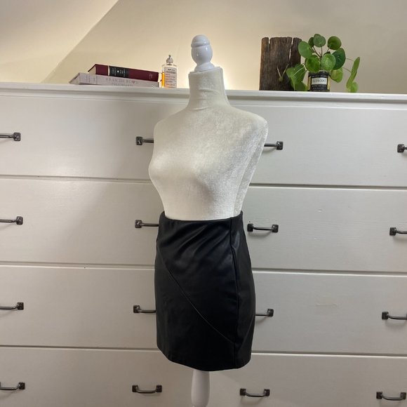 Dynamite Faux Leather Skirt + Black + Size Small - Picture 3 of 7